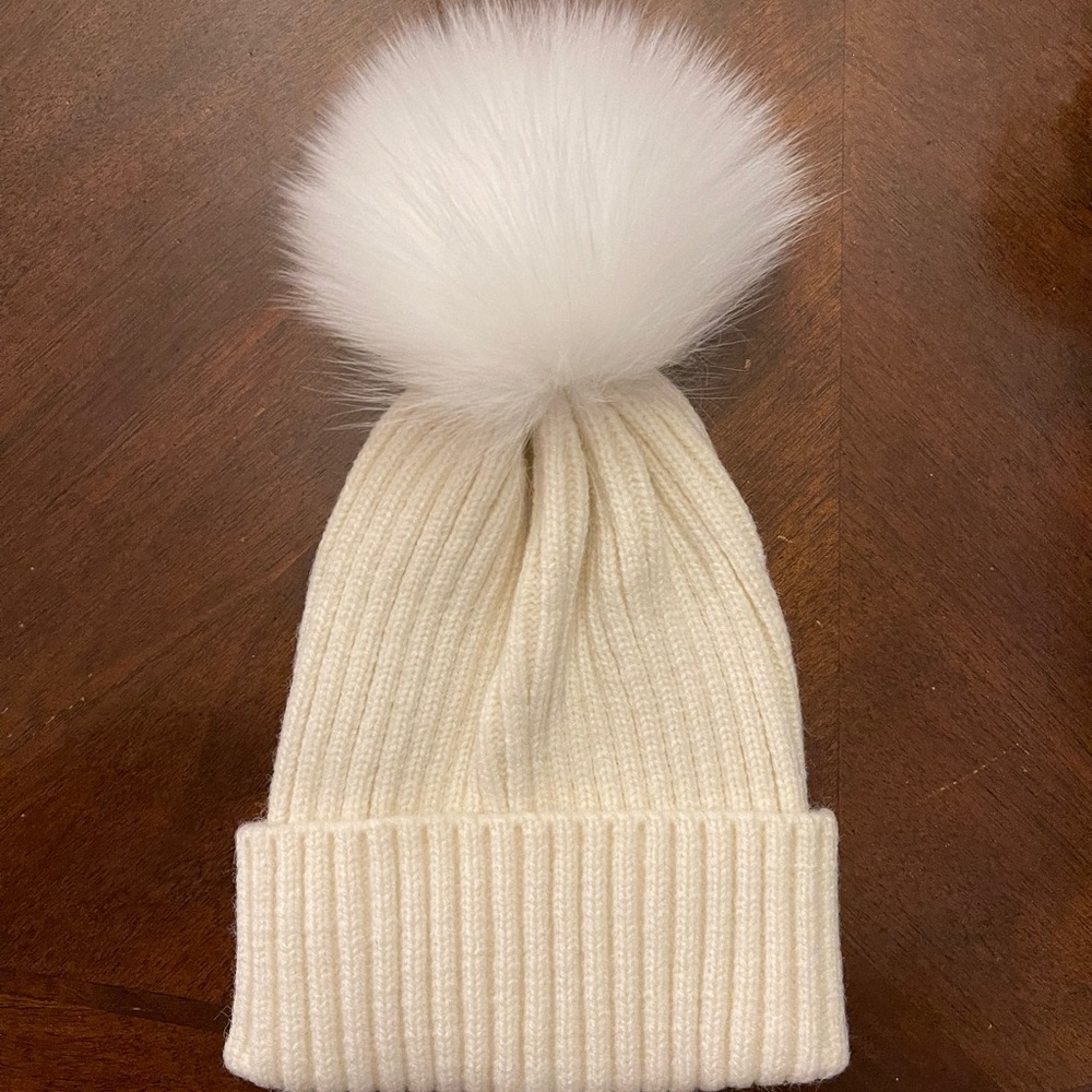 Beautiful winter hat - Picture 2 of 3